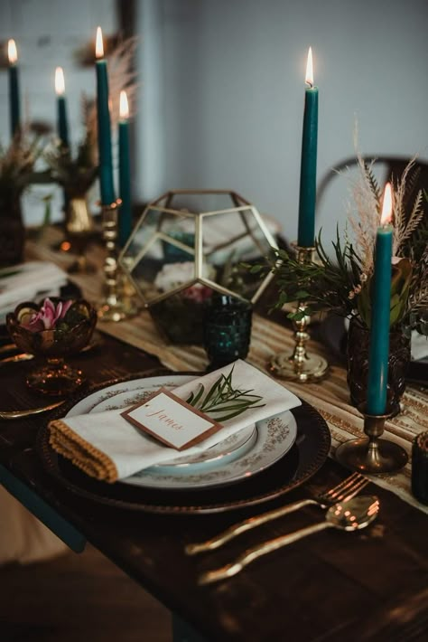 Dark Teal Centerpieces Wedding, Dark Jewel Tone Wedding Table Settings, Dark Terracotta Wedding, Art Deco Dinner Party, Restaurant Tablescape, Moody Jewel Tone Wedding, Thanksgiving Table Scapes, Aesthetics Interior Design, Moody Wedding Decor