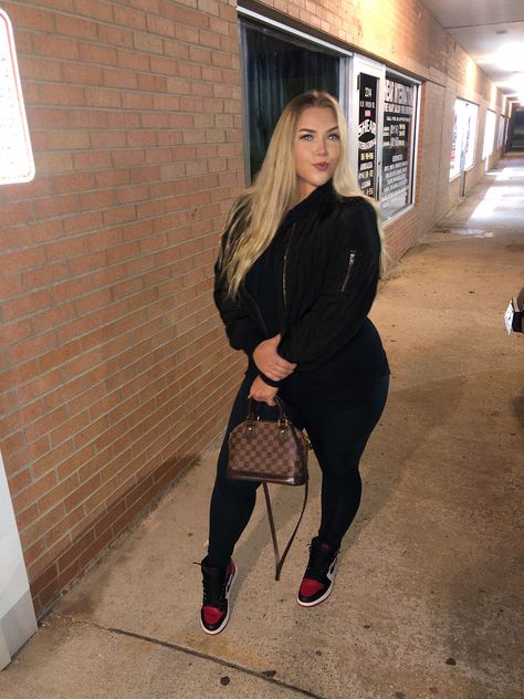 All Black Outfit With Sneakers, Patent Bred 1s Outfit, Air Jordan 1 Red And Black, 1s Outfit, Jordan Bred, Jordan Outfit, Red Jordans, Fly Outfit, Black Jordans