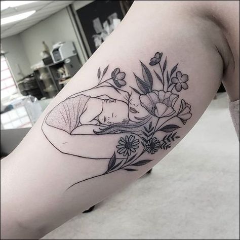 Flower Mother Tattoo, Floral Motherhood Tattoo, Tattoo Ideas Female Daughter, Unique Son Tattoo For Mom, Tattoos For Moms With Twins, Tattoo For 5 Kids, Tattoos For Sons And Moms, Mom Of One Tattoo, Baby And Mom Tattoo