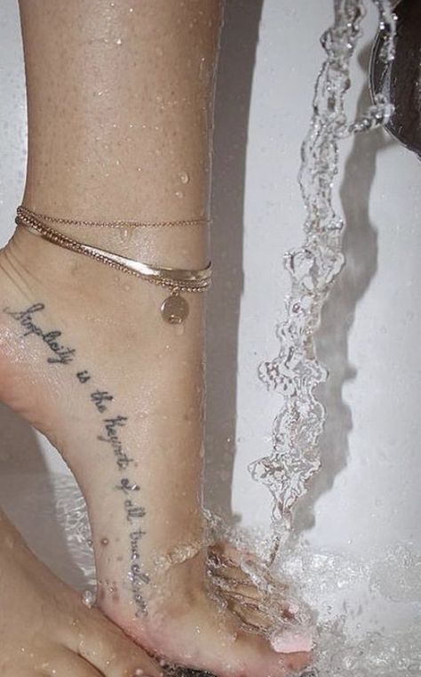 Tattoo Feet Women, Feet Tattoo Ideas, Foot Tattoos For Women Classy, Side Foot Tattoos, Small Symbols, Classy Tattoos For Women, Nature Spirituality, Foot Tattoos For Women, Gold Tattoo