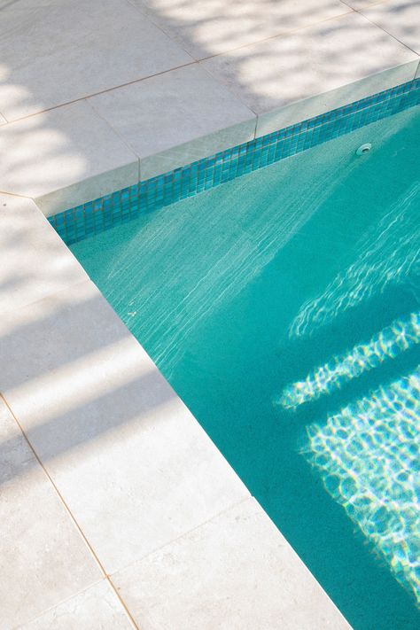 Updating Pool Area, Light Blue Pool Tile, Swimming Pool Colors, Pool Colours, Swimming Pool Floor, Garden Pool Design, Aqua Tiles, Florida Pool, Dream Backyard Pool