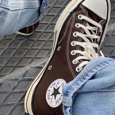 Sofia Coelho, Cool Converse, Charlie Spring, Converse Aesthetic, Brown Converse, Golden Trio, Shoes Converse, 3 Shoes, Shoe Inspo