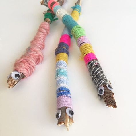 day over on daysofartbar yarn wrapped rainbow snakes Spring Paper Flowers, Rainbow Snake, Rainbow Serpent, Weaving For Kids, Parts Of A Flower, Crafty Kids, Painted Sticks, Camping Crafts, Camping Art