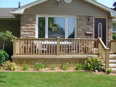 uncovered front porch/deck - like this for the front of my house Uncovered Front Porch, Small Front Porches Designs, Sarnia Ontario, Front Veranda, Front Porch Design Ideas, Front Porch Remodel, Front Porch Deck, Veranda Design, Porch Design Ideas