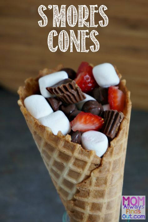 Smores Cone, Blue Hawaiian Cocktail, Campfire Cones, Campfire Desserts, Camping Desserts, Coctails Recipes, Dessert Aux Fruits, Waffle Cone, Campfire Food