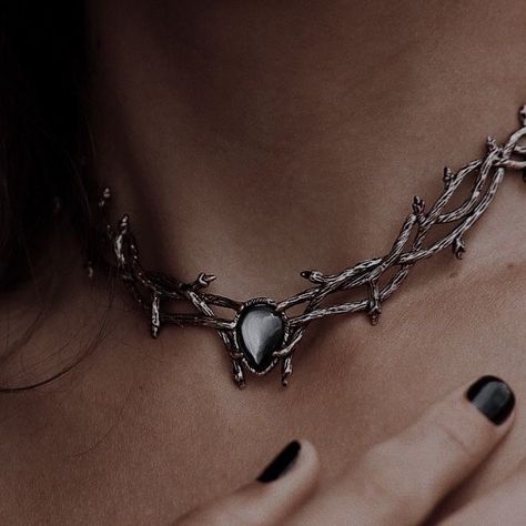 Fantasy Jewellery Aesthetic, Dark Jewelry, Princess Aesthetic, Fantasy Aesthetic, Fantasy Jewelry, Jewelry Inspo, Pretty Jewellery, Book Aesthetic, Dark Aesthetic