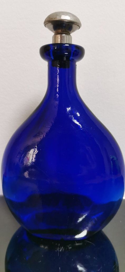 Awesome Vintage Hand Blown Blue Cobalt Glass Vase Bottle Jug Collectible Rare Cobalt Blue Kitchens, Potion Ideas, Blue Skys, Blue Wine Bottles, Shocking Blue, Colbalt Blue, Blue Things, Hand Blown Glass Art, Blue Glass Bottles