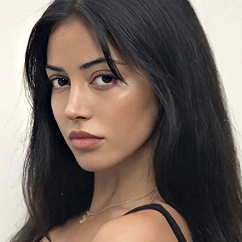 60s Makeup, Spanish Woman, Girls With Black Hair, Classy Girl, Indonesian Girls, Cindy Kimberly, Nose Job, Tiger Lily, Human Figure