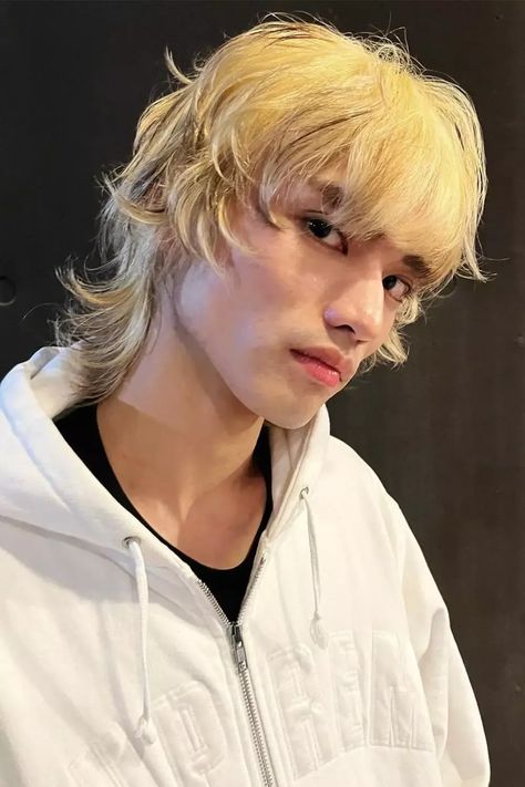 Blonde Korean Wolf Cut #menshairstyle #wolfcut #blondehair Haircuts For Blondes, Wolf Haircut Men, Blonde Korean, Blonde Wolf Cut, Korean Wolf Cut, Wolf Cut Hairstyles, Bang Man, Wolf Cuts, People Aesthetic