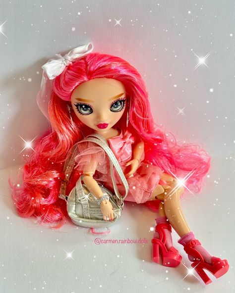 [150]🌸🌸PRISCILLA PEREZ🌸🌸 . 🌸🌸Pretty in pink🌸🌸 . 🌸🌸Summer 24 🌸🌸 . 🌸🌸Show your #carmendolllove (HOLIDAY VIBES) & tag me @carmen.rainbow.dolls 🌸🌸 . 🌸🌸I participate in: . 🌸🌸#worldqueenbday1 hosted by @worldqueenbarbie 🌸🌸 . 🌸🌸#queenweekendparty hosted by @queenj9017 @tis.sya0.3 @kinidoll07 🌸🌸 . 🌸🌸#mybeautydollinaction hosted by @scarlarydoll 🌸🌸 . 🌸🌸#friendsdollsandco hosted by @morgane1969 🌸🌸 . . #carmenrainbowdolls #priscillaperez #beauty #beautydoll #prettyinpink #pinkdoll #summer24 #holidayvib... Priscilla Perez, Rainbow Dolls, Weekend Party, Holiday Vibes, Pink Doll, Rainbow High, Doll Photography, Summer 24, Pink Summer