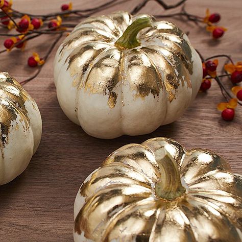 Pumpkin Decorating Contest Winners, Gold Painted Pumpkins, Friendsgiving Decor, Thanksgiving Tables, Elegant Pumpkins, Christmas Pumpkins, Pumpkin Decorating Contest, Fall Pumpkin Crafts, Fall Decor Diy Crafts