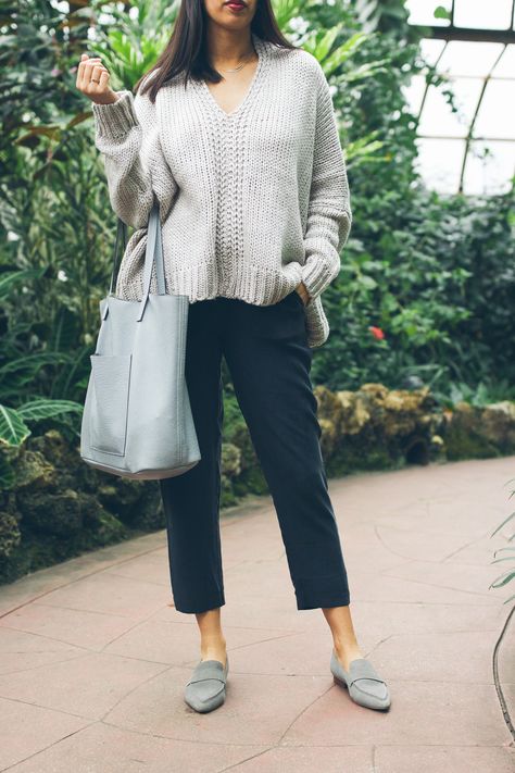 grey loafers Grey Oxford Shoes Outfit Women, Gray Loafers Outfit, Gray Loafers Women Outfit, Grey Loafers Outfit Women, Nerd Fashion Women, Oxford Shoes Outfit Women's, Styling Loafers, Mocassin Outfit, Loafers Women Outfit