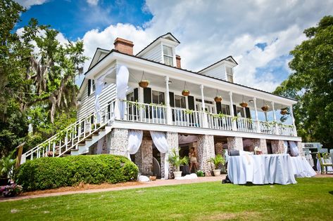 Charleston South Carolina Wedding, Charleston Wedding Venues, Tennessee Wedding Venues, Wedding Venue Los Angeles, Charleston Sc Wedding, Budget Bride, Smallest Wedding Venue, Cheap Wedding Venues, Wedding Venues Beach