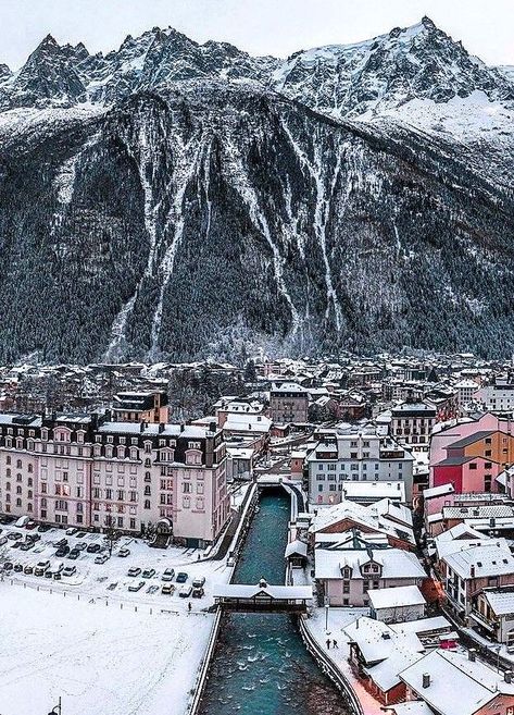 French Alps Ski, France Winter, Chamonix France, New York City Travel, Ski Trip, Travel Goals, Pretty Places, France Travel, Travel Inspo