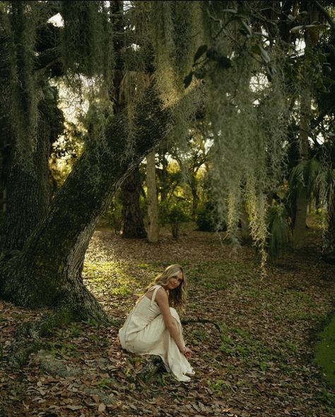 Sister Missionary Pictures, Pretty Senior Pictures, Outdoor Photoshoot Inspiration, Cinematic Storytelling, Lake Portrait, Senior Year Pictures, Senior Year Fun, Ethereal Photography, Street Photography Portrait