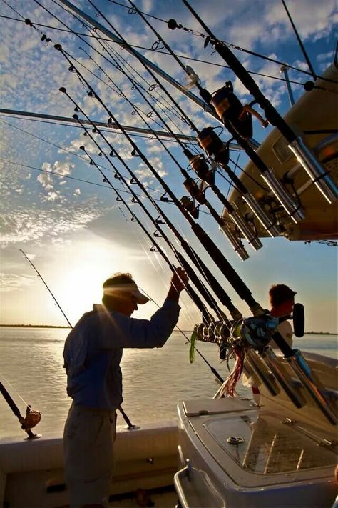 Fishing the Florida Keys Fishing Florida, Sport Fishing Boats, Salt Water Fishing, Offshore Fishing, Fishing Pictures, The Florida Keys, Fishing Supplies, Fishing Charters, Freshwater Fishing