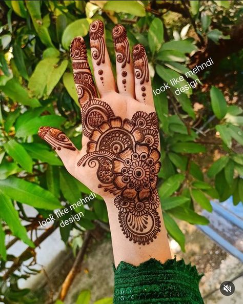 Palm Mehndi, Beautiful Simple Mehndi Design, Short Mehndi Design, Front Mehndi Design, Palm Mehndi Design, Simple Mehendi Designs, Simple Arabic Mehndi Designs, Tato Henna, Tattoo Henna