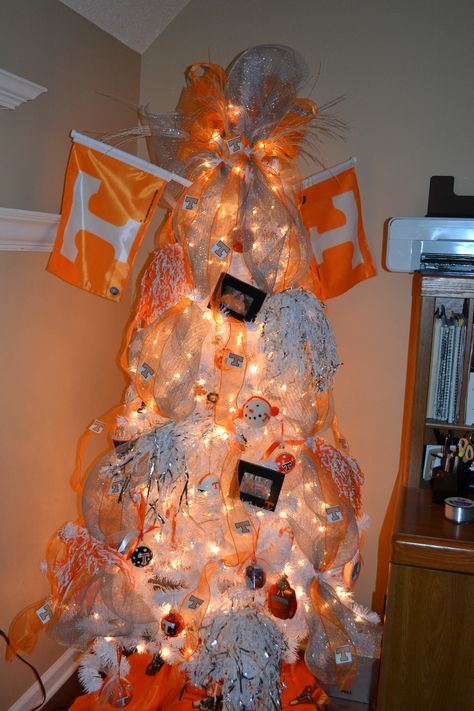 TN Vol tree in the office. Vols Christmas Tree, Tennessee Decor, Univ Of Tennessee, Tennessee College, Orange Christmas Tree, Tennessee Christmas, Tennessee Volunteers Football, Tennessee Girls, Tn Vols