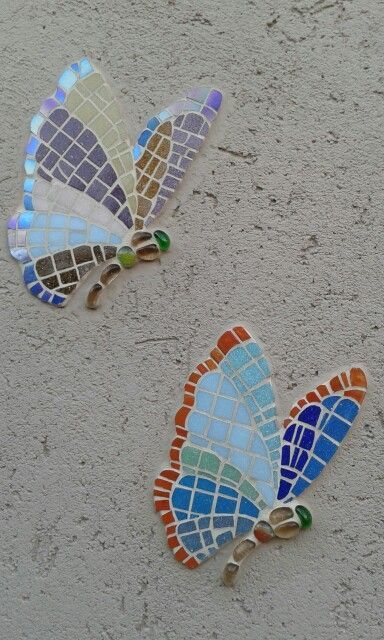 Mosaic Butterfly Ideas, Mosaic Butterfly, Mosaic Bottles, Butterfly Mosaic, Mosaic Art Diy, Mosaic Stepping Stones, Mosaic Garden Art, Mosaic Animals, Diy Mosaic