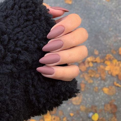 Matte Almond Nails, Fall Almond Nails, Nail Art Acrylic Nails, Mauve Nails, Nail Art Acrylic, Marble Nail, Nail Acrylic, Matte Nails Design, Classy Acrylic Nails