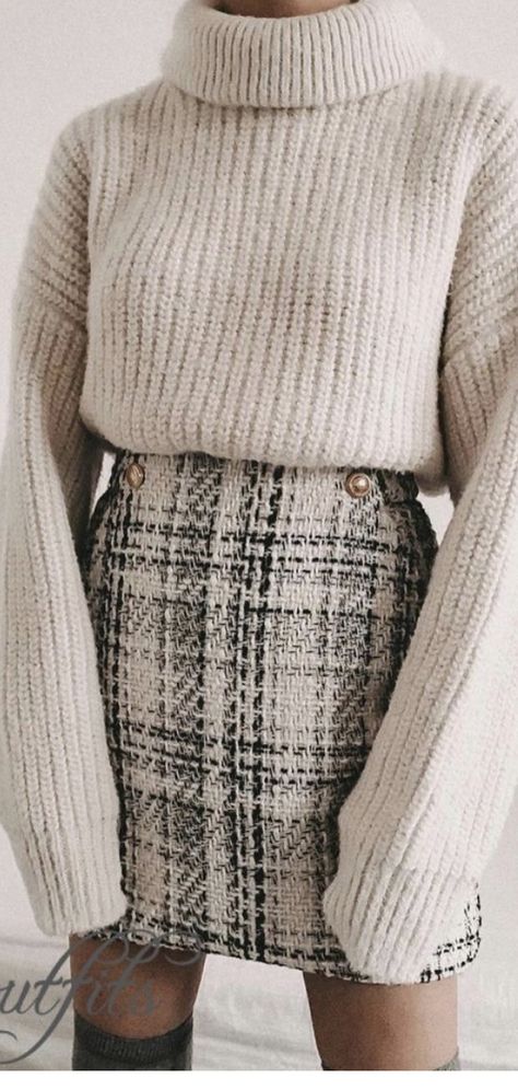 Skirt Outfits For Winter Aesthetic, Winter Skirt Aesthetic, Wool Skirt Outfit Winter Short, Short Wool Skirt Outfit, Short A Line Skirt Outfits, Light Academia Outfit Women, Short Skirt Outfits Winter, Wool Skirt Outfit Winter, Korean Outfits Winter