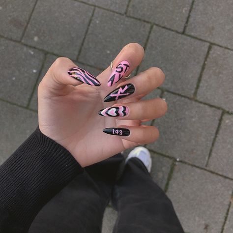 K-pop Nail Ideas, Kpop Acrylic Nails, Stray Kids Nails Ideas, Maxident Nails, Stray Kids Nails Inspired, K Pop Idol Nails, Skz Nails Design, Straykids Nails Designs, Ateez Nails Designs