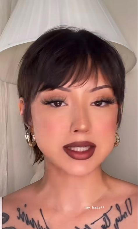 Pixie Cut Chubby Face, Short Face Framing, Short Face, 90s Haircuts, Haircuts Ideas, Short Hair Pixie Cuts, Cute Haircuts, Gothic Makeup, Beauty Tips For Skin