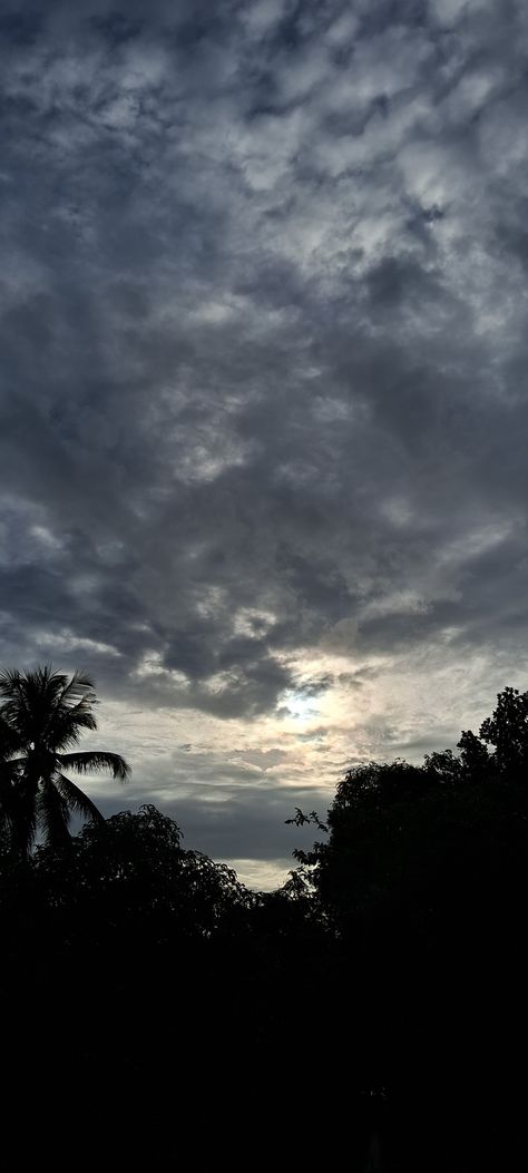 The beauty of the dark clouds covering the sun... #monsoon #darkclouds #nature #rain Monsoon Snap, Dark Clouds Aesthetic, Monsoon Aesthetic, Monsoon Photography, Monsoon Clouds, Nature Rain, Night Clouds, Streak Ideas, Free Lightroom Presets Portraits