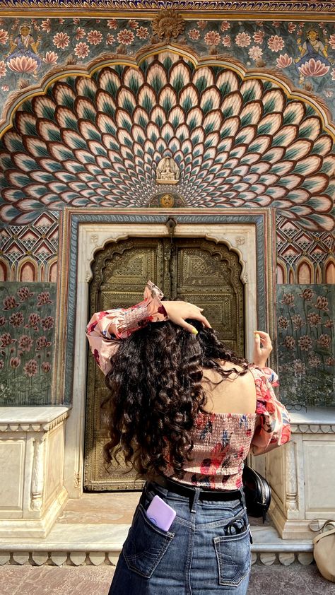 Palace Outfit, Jaipur Aesthetic, City Palace Jaipur, Rooftop Photoshoot, Travel Pose, Smart Casual Dress, Indian Photoshoot, Self Portrait Poses, Jaisalmer