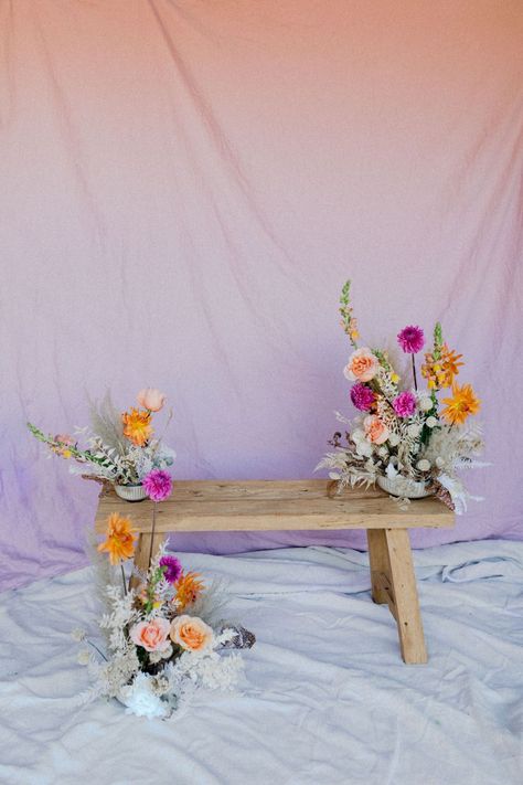 In home studio ideas! Fresh flowers and linen sheet backdrop. Pop of color! Maternity photos.  Tatiana Rose Photography Valentine’s Day Mini Session, Mommy And Me Poses, Bed Poses, Baked Gifts, Diy Photoshoot, Home Photo Studio, Easter Mini Session, Gifts Aesthetic, Boho Mother