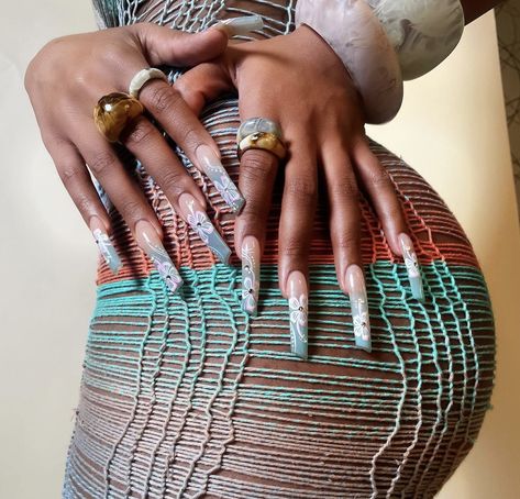 Stilleto Nails Designs, Curvy Body Types, Curved Nails, Tapered Square Nails, Tropical Nails, Square Nail Designs, Megan Thee Stallion, Mia 3, Bling Acrylic Nails