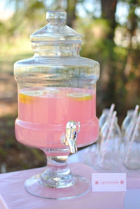 Pink Lemonade in my Party Drink Server. Pink drink perfect for ballerina party Ballerina Party Food, Ballerina Party Decorations, Tutu Birthday Party, Ballet Birthday Party, Ballerina Baby Showers, Blue Juice, Baby Shower Drinks, Ballet Birthday, Ballet Party