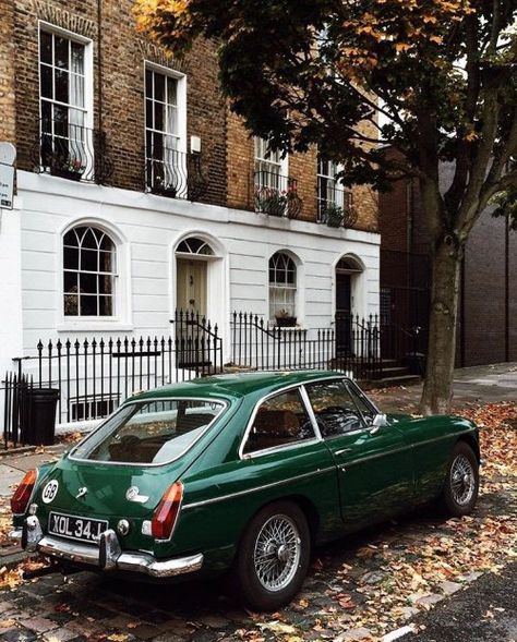 Fall in London. Car Wheels Diy, Mgb Gt, Mg Cars, Carros Vintage, Vw Vintage, Car Wheels Rims, Car Classic, Cars Vintage, British Cars