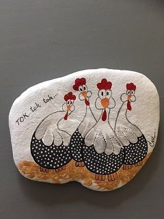 Painted Rock Animals, Chicken Painting, Art Pierre, Happy Stones, Painted Rocks Diy, Rock Painting Patterns, Chicken Art, Paint Rock, Rock Painting Designs