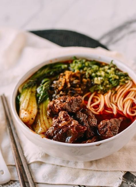 Beef Noodle Soup Instant Pot, Taiwanese Beef Noodle Soup, Spicy Broth, Fresh Noodles, Soup Instant Pot, Beef Noodle Soup, Diner Recept, Taiwanese Food, Asian Soup