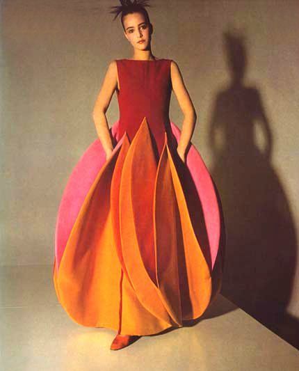 6 Roberto Capucci, Fashion 1980s, Sculptural Fashion, Geometric Fashion, Vogue Dress, Mode Boho, Futuristic Fashion, 1980s Fashion, Italian Fashion Designers