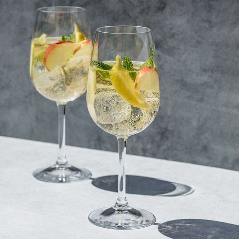 White Sangria Recipe Lillet Blanc Cocktails, White Wine Cocktails, White Wine Cocktail, White Sangria Recipe, Vermouth Cocktail, Summer Needs, Rose Sangria, Spicy Drinks, White Sangria