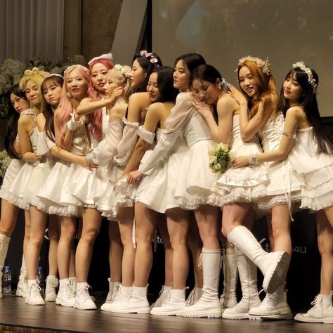 Loona Ot12 Icon, Ot12 Loona, Loona Ot12, Odd Eyes, Olivia Hye, Lucky Girl, Blue Dot, I Love Girls, Kpop Girl Groups