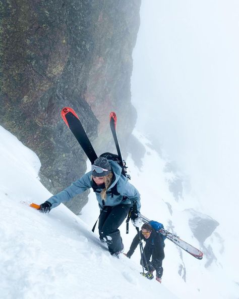 Ski Touring Women, Backcountry Skiing Women, Skiing Women, Ski Aesthetic, Ski Bums, Ski Mountain, Backcountry Skiing, Mountain Lover, Ski Touring