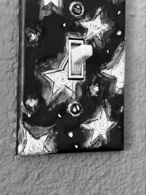 Light Switch Decor Diy, Decorated Light Switch Covers, Light Switch Cover Painting Ideas, Diy Room Decor Goth, Things To Print For Your Room, Light Cover Painting Ideas, Star Room Ideas, Light Switch Painting Ideas Aesthetic, Room Wall Painting Ideas Creative