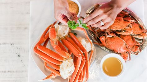 How to Cook Frozen Snow Crab Legs Crab Legs Recipes, Cook King Crab, Crab Legs In The Oven, Crab Legs Boil, Steamed Crab Legs, Eating Snow, Crab Legs Recipe, Steamed Crabs, Snow Crab Legs