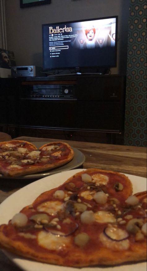 Pizza et Netflix Party With Bestie, Pyjama Party, Pajama Party, Pizza, Meat, Chicken, Pizzas