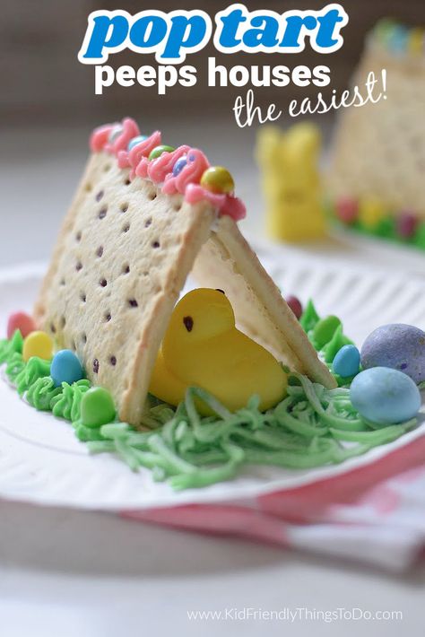 Here's how to make one of the easiest Peeps Houses with the kids. An adorable craft that doubles as a spring or Easter decoration. www.kidfriendlythingstodo.com Pop Tart House, Graham Cracker House, Peeps Crafts, Idea For Easter, Cracker House, Easter Snacks, Pop Tart, Edible Crafts, Easter Wallpaper