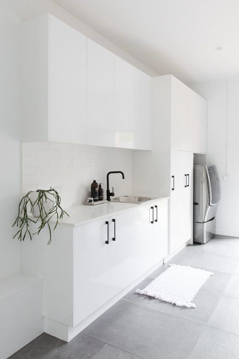 White Laundry Rooms, Grey Floor Tiles, Dream Laundry Room, White Laundry, Laundry Design, Modern Laundry Rooms, Laundry Room Inspiration, Grey Flooring, Grey Bathrooms