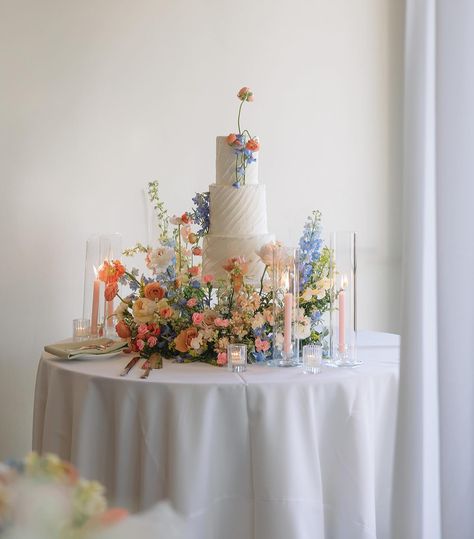 this! cake! meadow! Planning and design @gatheringsbyelle Cake @abakeshop Photo @chelsandiesphoto Florals @lbweddingdesigns Rentals @eventrentsaz Video @wedcophotoandfilm Cake Table Flower Arrangements, Whimsical Sweetheart Table, Cake Meadow Flowers, Cake Table Flowers, Cake Meadow, Cake Table Wedding, Cake Florals, Wedding Dessert Table Decor, Garden Party Cakes