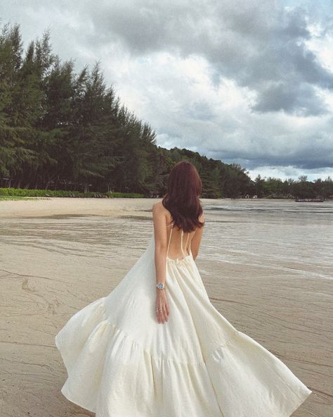 White Dress Poses Instagram, Lakshwadeep Islands Aesthetic, White Dress Beach Photoshoot, Beach Dress Photoshoot, Beach Poses With Dress, Bow Maylada, Beach Photo Inspiration, Debut Photoshoot, Beach Photo Session