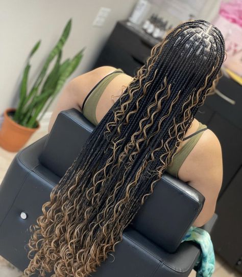 Small Braids With Curls, Boho Knotless Braids With Color, Braids With Color, Bohemian Braided Hair, Extensions Hairstyles, Hair Braid Designs, Small Knotless, Headwrap Hairstyles, Braid Extensions