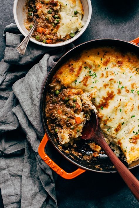 Shepherds Pie Recipe Healthy, Shepards Pie Recipe, Cheddar Mashed Potatoes, Easy Shepherds Pie, Irish Cheddar, Shepherd's Pie Recipe, Cheesy Mashed Potatoes, Shepherds Pie Recipe, Dutch Oven Recipes