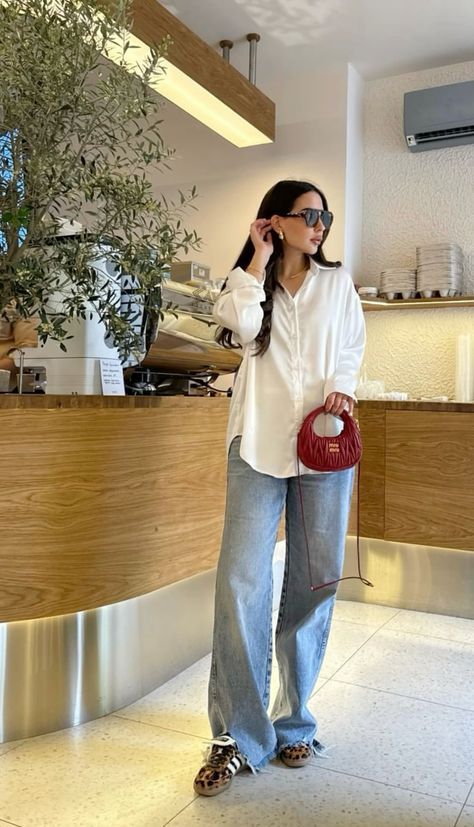 Best Winter Outfits, Winter Fashion Outfits Casual, Minimal Outfit, Classy Casual Outfits, Easy Trendy Outfits, Casual Chic Outfit, Midi Skirts, Fashion Mistakes, 10 Pounds