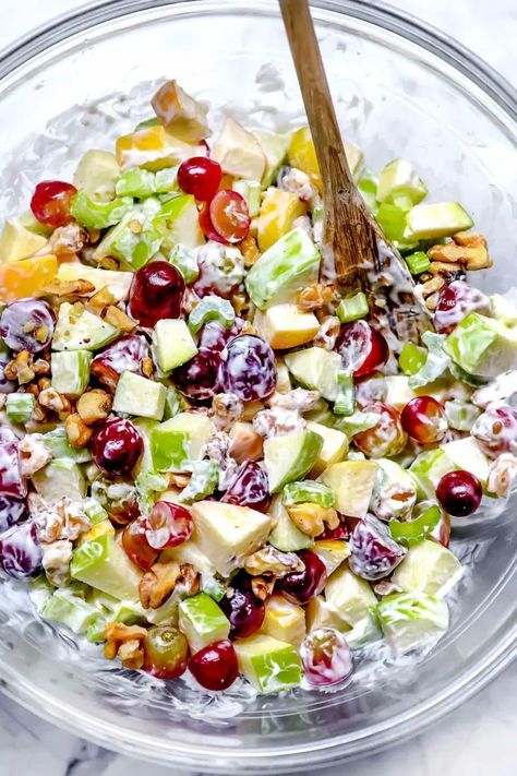 Classic Waldorf Salad - foodiecrush.com Best Waldorf Salad Recipe, Easy Waldorf Salad, Picnic Salad Recipes, Waldorf Salad Recipe, Christmas Salads, Waldorf Salad, Resep Salad, Dessert Aux Fruits, Foodie Crush